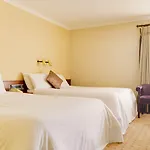 Westlodge & Leisure Centre Отель