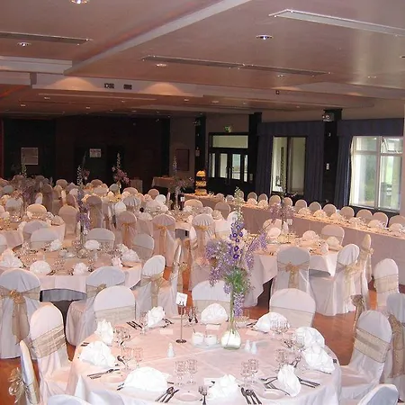 Westlodge & Leisure Centre 호텔 4*