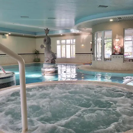 Hotell Westlodge & Leisure Centre 4*