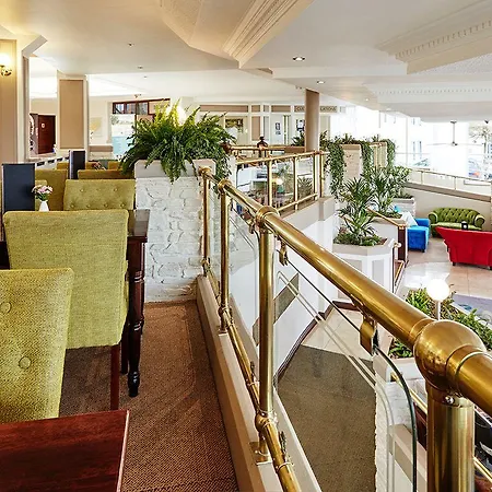 Westlodge & Leisure Centre Hotell 4*