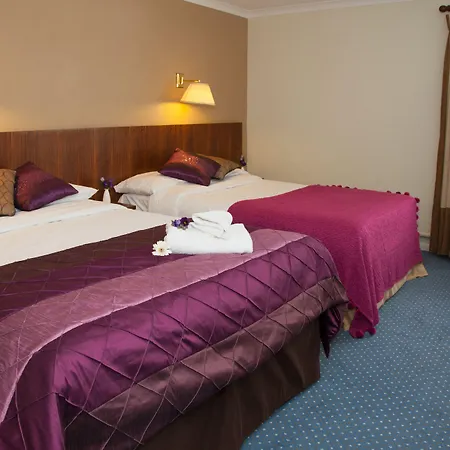 Westlodge & Leisure Centre Hotel 4*