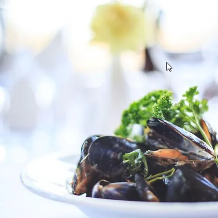 Westlodge & Leisure Centre Hotel 4*