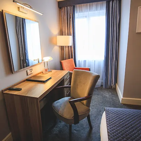 Westlodge & Leisure Centre Hotel 4*