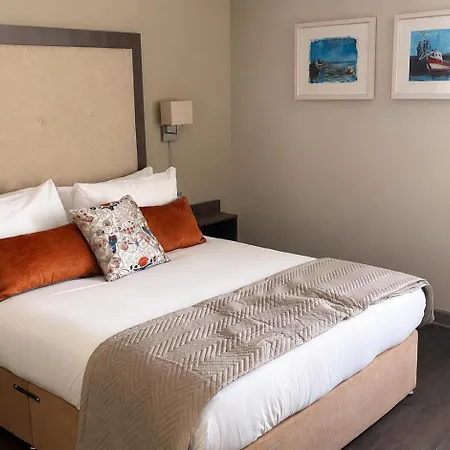 Westlodge & Leisure Centre Hotell 4*