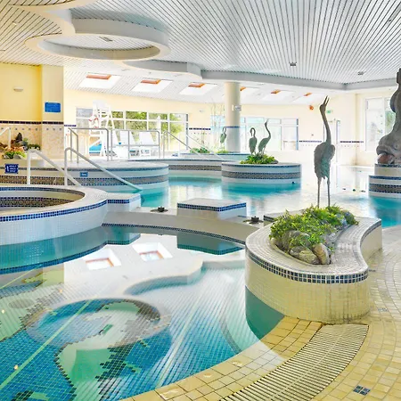 Westlodge & Leisure Centre Hotel 4*