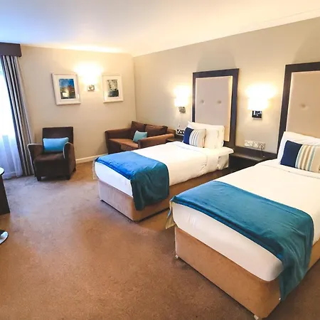Westlodge & Leisure Centre Hotel 4*