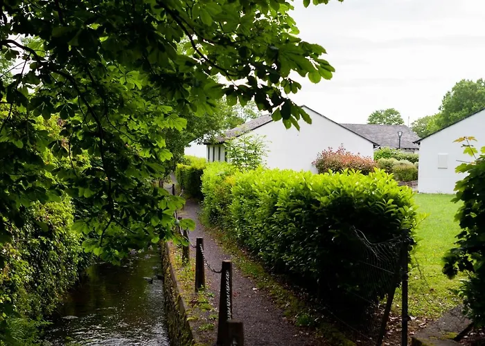 Westlodge & Leisure Centre Hotel 4*