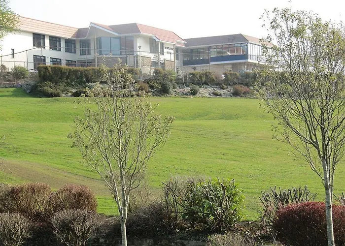 Hotel Westlodge & Leisure Centre 4*