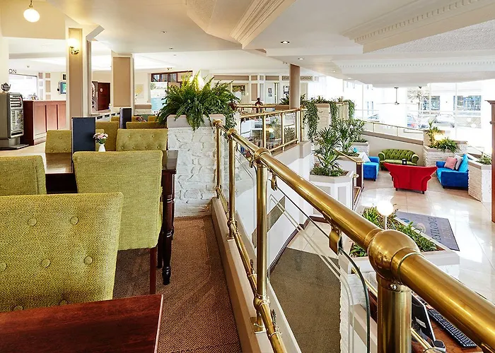Westlodge & Leisure Centre Hotel 4*