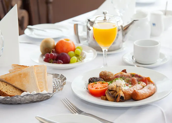 Hotel Westlodge & Leisure Centre 4*