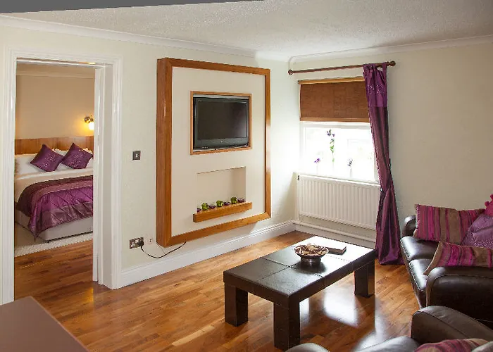 Отель Westlodge & Leisure Centre 4*