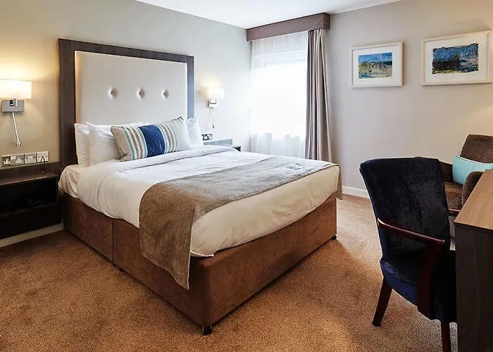 Отель Westlodge & Leisure Centre