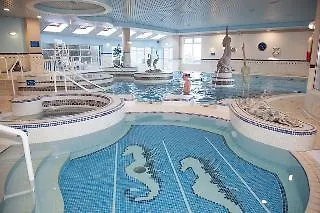 Отель Westlodge & Leisure Centre 4*